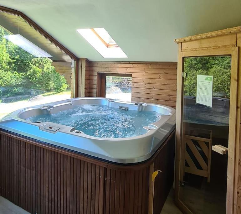 Pensiune Subcrai Cu Centru Spa Зэрнешти Экстерьер фото