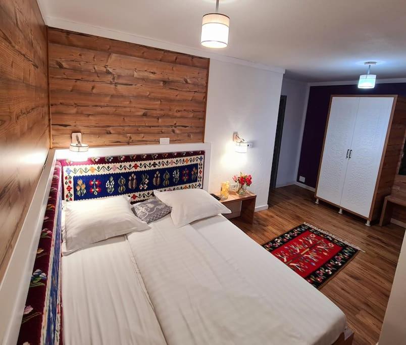 Pensiune Subcrai Cu Centru Spa Зэрнешти Экстерьер фото